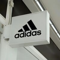 El Corte Inglés liquida casi al 50% las zapatillas clásicas de Adidas que suman altura y sientan genial con vaqueros