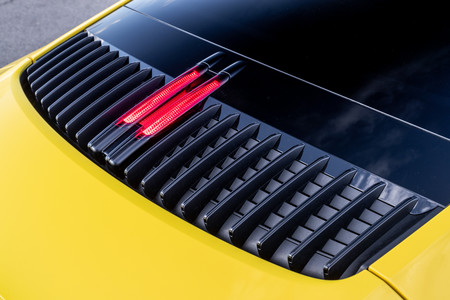 Porsche 911 992 tapa motor