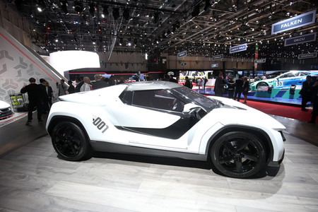 Racemo, un deportivo conectado de Tata Motors