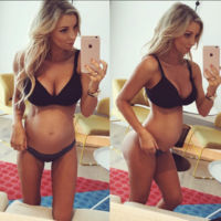 Una modelo australiana sorprende con su diminuta barriga a los 6 meses de embarazo 