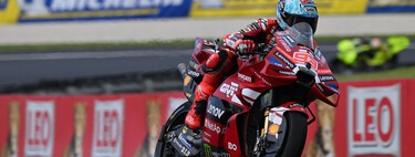 Marc Márquez es el rey de la lluvia. Logra la pole position con un segundo y medio de ventaja a pesar de una caída 