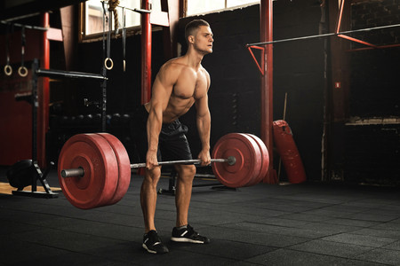 Todo lo que tienes que saber sobre el remo para entrenar tu espalda en el gimnasio