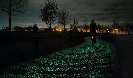 El maravilloso carril de bicicletas que se ilumina en la noche