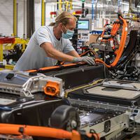 "Toda la industria está en pánico". Las tierras raras han desatado un caos alrededor del coche eléctrico en el que los fabricantes están dispuestos a pagar cualquier precio