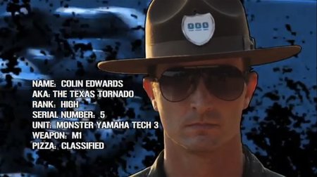 El sargento Colin Edwards para formar a los agentes del YES