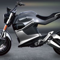 La Miku Super 125E es una pequeña moto eléctrica con 135 km de autonomía y apta para el plan MOVES II, por 3.499 euros