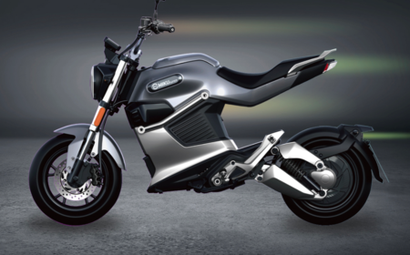 La Miku Super 125E es una pequeña moto eléctrica con 135 km de autonomía y apta para el plan MOVES II, por 3.499 euros