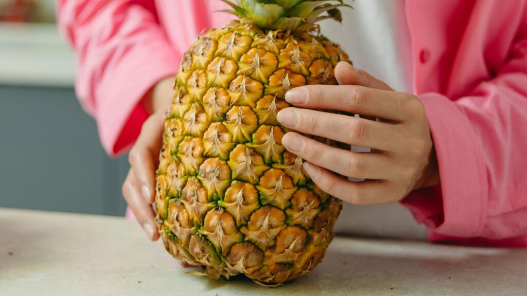 Olvídate de las latas: el truco para hacer piña en almíbar casera mucho ...
