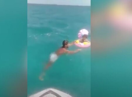 bebé rescatado en el mar