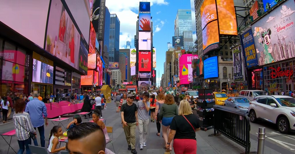 Visitar ciudades sin gastar un euro desde tu Smart TV es posible: estos son los mejores canales de turismo virtual en YouTube