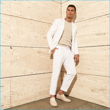 Cristiano Ronaldo vuelve a hacer de modelo para la campaña de su firma de calzado: por primera vez no nos parecen tan mal sus diseños