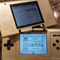 Nintendo lanzó una DS tan extraña que rompía con el principal estándar de diseño de la portátil  