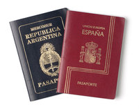 Consulados: lo que sí pueden hacer por ti (y lo que no)