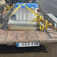 Más de 7.000 euros en multas para este remolque que iba con matrícula falsa, sin una rueda y sin luces en la Feria de Abril