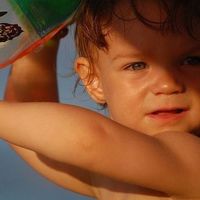 Llega una ola de calor: qué precauciones tomar en bebés y niños