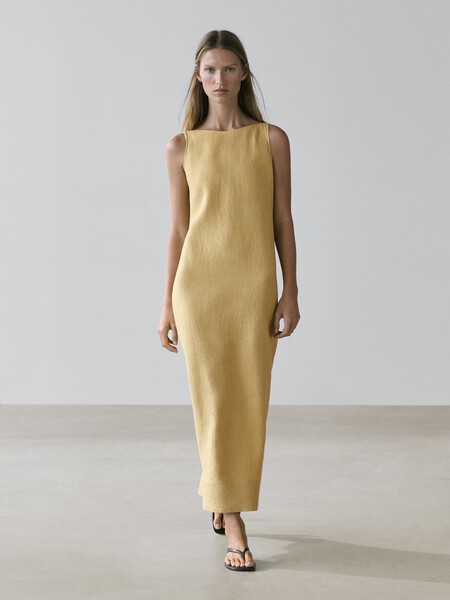 2https://www.massimodutti.com/es/vestido-midi-halter-lino-l06613748?pelement=57722711