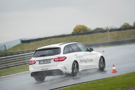 Así es un curso de conducción de Mercedes-Benz y Bridgestone en Sachsenring