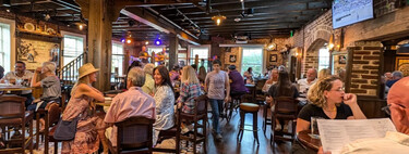 El pub irlandés es uno de los negocios de hostelería más imitados del mundo, pero detrás de miles de ellos está una única empresa 