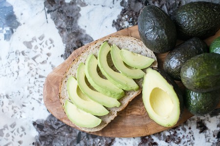 Cuidar tu corazón podría estar al alcance de un aguacate: usarlo para reemplazar grasas menos saludables es la clave
