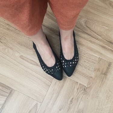 Me llamaron loca por comprar estas bailarinas trenzadas de Gioseppo en enero y ahora que ha llegado el buen tiempo no me las quito