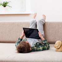 "Si terminas tus deberes podrás jugar un ratito con la tablet": por qué no es bueno usar las pantallas como premio