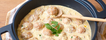 Albóndigas en pepitoria: tiernas, jugosas y llenas de sabor 