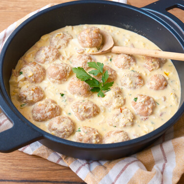 Albóndigas en pepitoria: tiernas, jugosas y llenas de sabor 