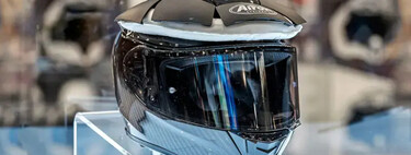 La próxima revolución en los cascos de moto se la ha inventado una marca de cinturones de coche, según estas patentes