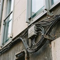 Ya puedes pedir que quiten los cables ADSL de tu fachada. Pero antes prepárate para pagar 
