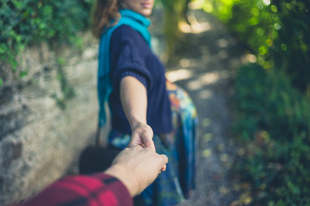 Pareja Embarazo Paseo