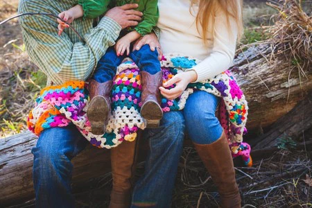El apellido del padre ya no es prioridad en España, ¿pero qué pasa en el resto del mundo?