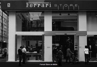 Frenazo de la Ferrari Store en el centro de Madrid