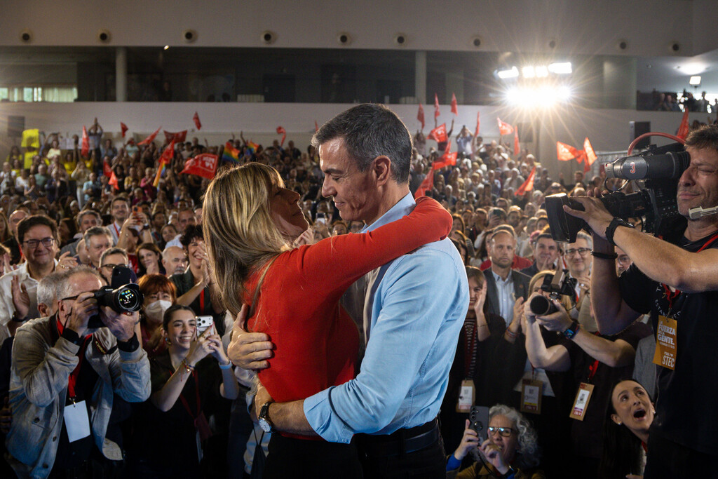 Pedro Sánchez (54 años): "Mi día ideal consiste en levantarme tarde y hacer ejercicio con Begoña. Todos los domingos comemos en familia"