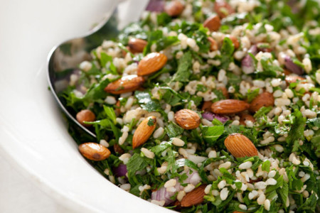 Los beneficios de sumar frutos secos a tu ensalada