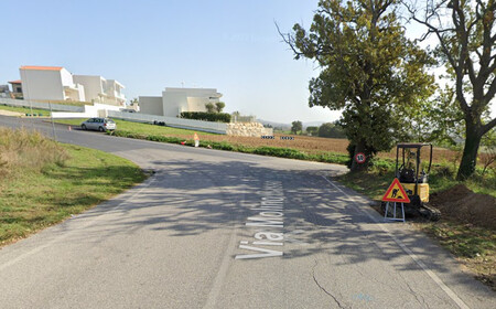 Señal cruce accidente Ferrari Osimo Italia