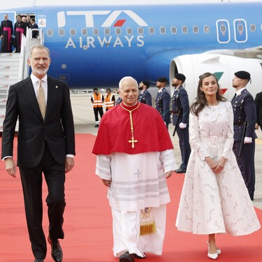 Muchos han criticado a Letizia por vestir de blanco durante la visita del Papa, pero es un privilegio reservado a las reinas católicas europeas 