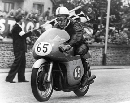 A John Surtees tampoco le gusta la gestión electrónica