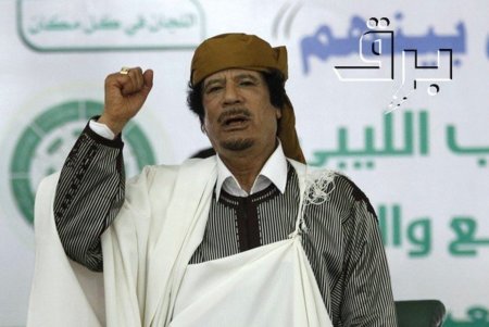 ¿De quién son los derechos de autor de la foto de Gadafi siendo apaleado en Sirte?