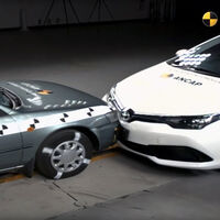 Ya no se hacen coches como los de antes, y menos mal. Estos vídeos demuestran por qué la seguridad mató al coche barato