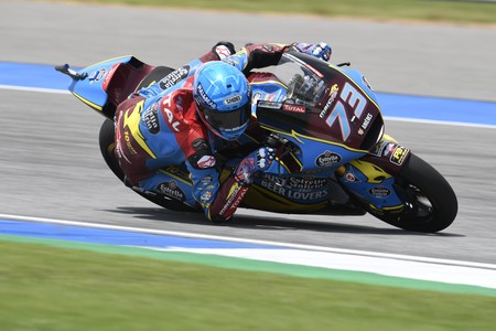 Álex Márquez pone la directa al título de Moto2 con una gran pole position en Buriram