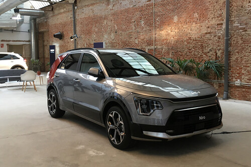 Primer contacto con el nuevo Kia Niro: más grande y vanguardista, pero con la misma apuesta electrificada a tres bandas
