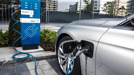 Por qué de repente las tierras raras pueden ser un problema en la fabricación de coches eléctricos