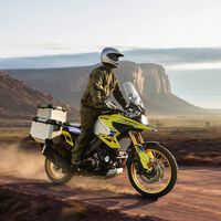 Las Suzuki más ambiciosas son dos maxitrail con toques retro pero muy equipadas, por menos de 16.000 euros