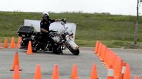 Donnie Williams, un policía americano que nos da una clase magistral con su Harley Davidson