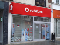Vodafone es incapaz de parar el desplome en ingresos y en clientes 