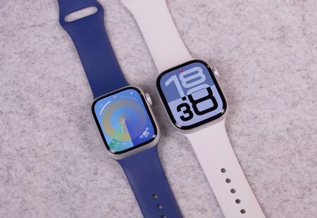 Apple Watch Series 9 (左) と Apple Watch Series 10 (右)