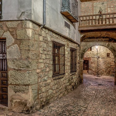 El pueblo medieval mejor conservado de Castilla La-Mancha está a dos horas de Madrid y se convierte en la escapada perfecta de este verano