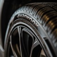 Dónde debo mirar qué presión necesitan las ruedas del coche