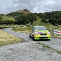 Coches de rally, vacas y ovejas: en esta granja galesa puedes organizar una competición sin moverte de casa. Solo necesitas 4 millones de euros