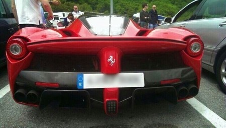¿Para quién es este Ferrari LaFerrari que llega a España desde Italia?